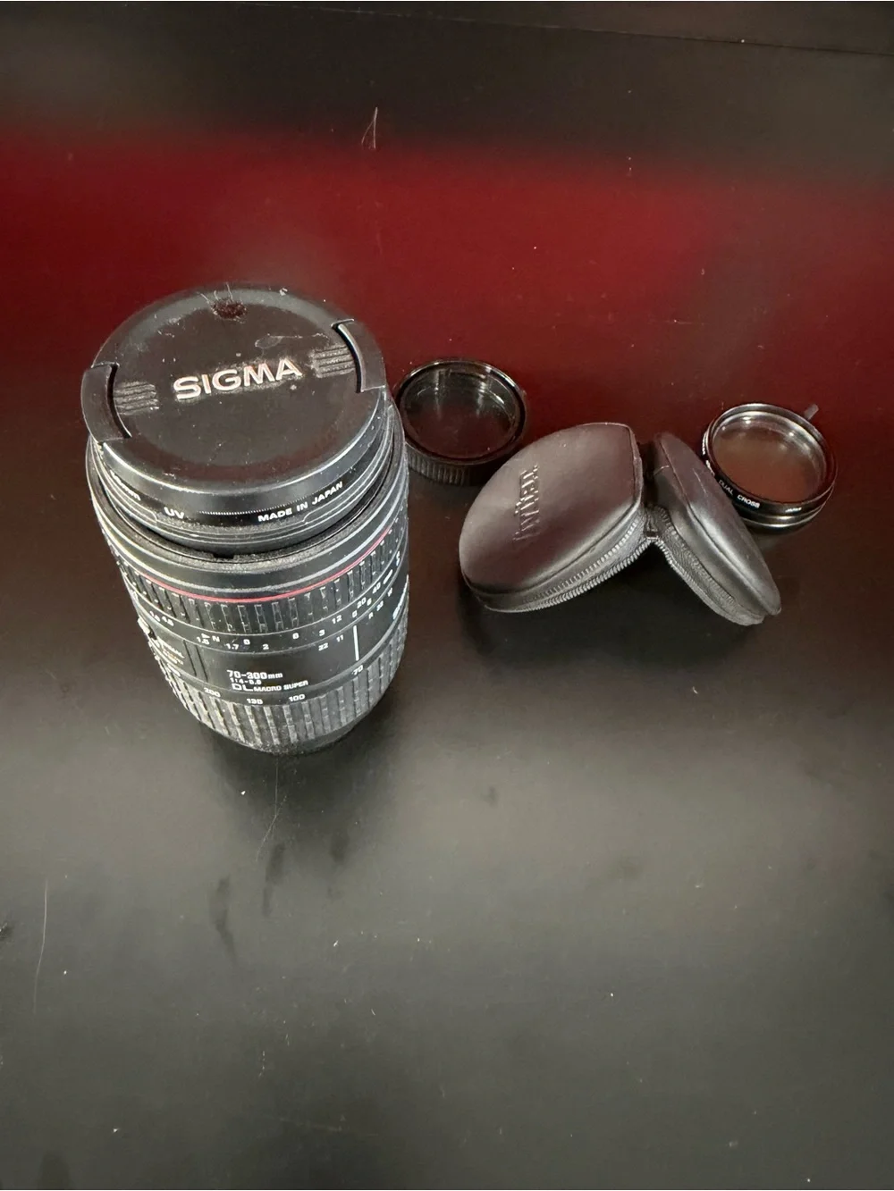 Sigma Beauty Black 28-200mm Zoom Lens with Caps and Pouches